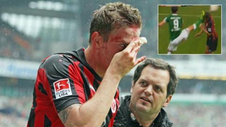 Франко Ди Санто срещу Бастиан Очипка в мач между Вердер и Айнтрахт Франкфурт от Бундеслигата през 2013 г.