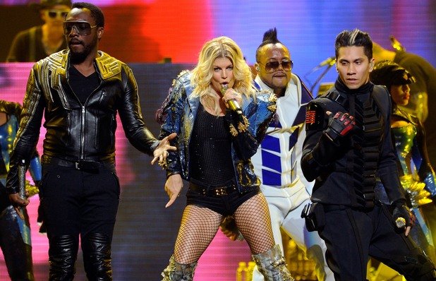 Black Eyed Peas

Ако Black Eyed Peas, създателите на хитове-въплъщения на нонсенса като "Boom Boom Pow" и "My Humps", могат да се определят като творци и музиканти, значи всяко хлапе с Barbie Mix It Up DJ мишпулт е Моцарт. Кой има нужда от вокали, когато има аутотюн? 