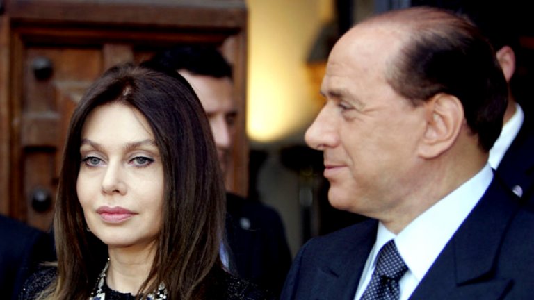 Берлускони подписа договор с Либия да спира всички заподозрени в опит за нелегална имиграция...