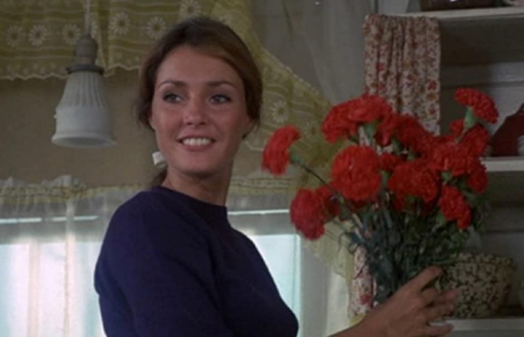 Дженифър О'Нийл 
Дългата кариера на актрисата по пътеката към олтара започва през 1965 година, когато тя е едва на 17 години и се омъжва за шефа на IBM Дийн Роситър. Има общо 9 брака, един от които анулиран, а два – с един и същ съпруг, с когото също се развежда два пъти. Тя, заедно със За За Габор, е сред рекордьорите по брой бракове. По осем имат Лари Кинг, Мики Рууни, Елизабет Тейлър и Лана Търнър.