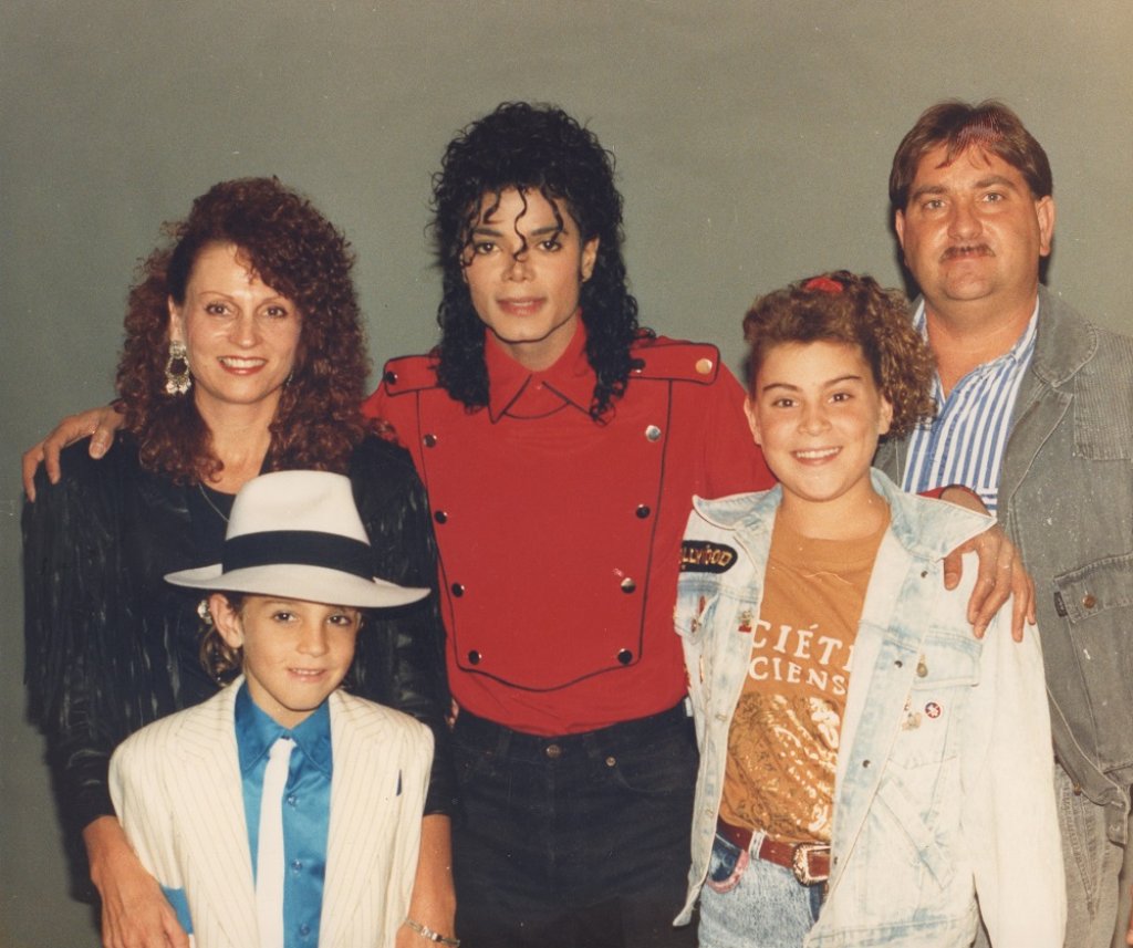 MJ AND ROBSONS FEB 1990