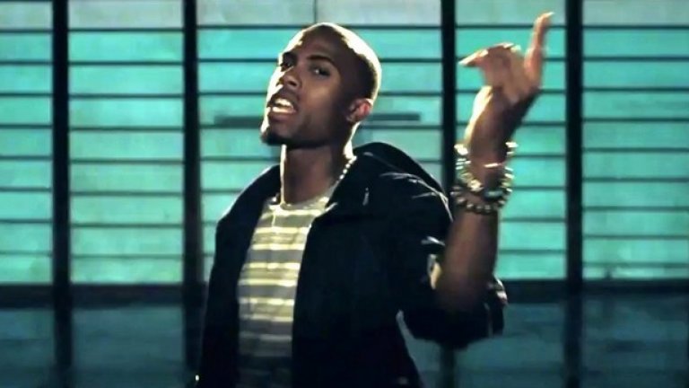 5. B.O.B.
Рапърът, чието име всички научиха след песента "Airplanes" и повечето забравиха малко след това, вярва, че Земята е плоска. Дори е събирал пари за GoFundМе кампания, чрез която - забележете - да купи сателити, да ги изстреля в космоса и да докаже, че снимките, които НАСА и другите космически агенции ни пробутват, са пълна фалшификация. За около година е събрал по-малко от 7000 долара... Нужни са 1 милион. Бихме ви дали линк, за да го подкрепите, но има много по-смислени начини да харчите парите си. Споменахме ли, че B.o.B. е споделял и вярванията си в това, че има център за клониране, който прави копия на известни личности, ако им се случи нещо?