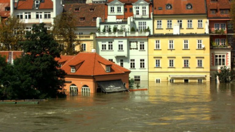 Бедствието напомни на Прага кошмара от наводненията през 2002 г.