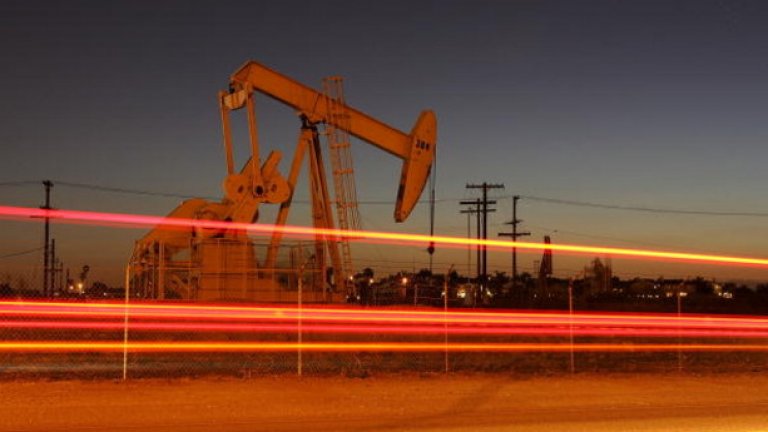 От ОПЕК обещават да намалят добива на петрол ако цените не се нормализират бързо