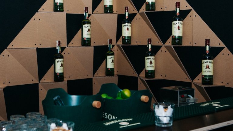 Jameson отваря пространството "Безстрашни пичове"