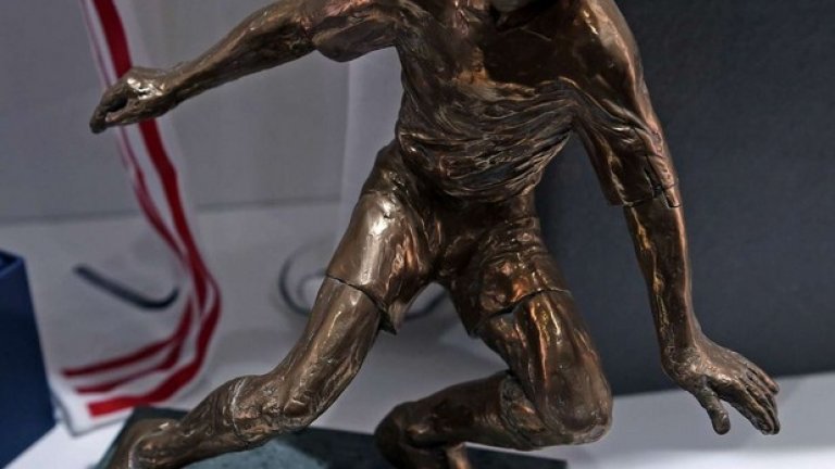 Статуетката, давана за Играч №1 за годината, избран от пишещите за футбол журналисти.