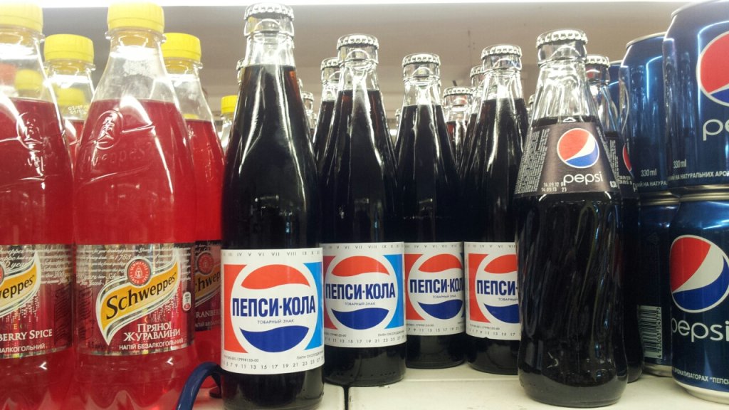 Classic_Pepsi_bottles_in_supermarket_in_Kyiv