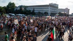 Правителството тепърва има още и още да потъва само, а ние да гледаме сеир на наш гръб, „Защото сме българи"