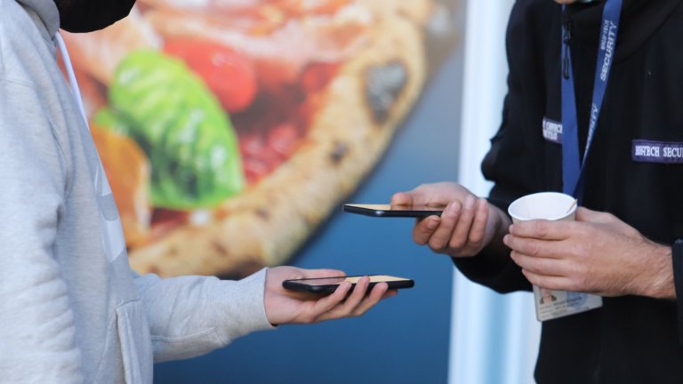 Премахва се и тъмночервената зона от списъка за влизане у нас