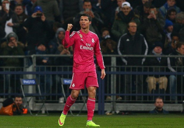 Кристиано Роналдо се разписа при победата на Реал над Шалке с 2:0 в първата среща между Кралския клуб и Шалке 04. 
