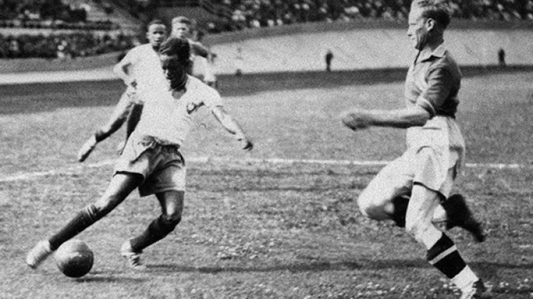 9. 3-то място, Франция, 1938
Първото попадане в тройката е точно преди Втората световна война, а първенството е във Франция. Участват само 16 отбора, а след успехите над Полша и Чехословакия, бразилците губят от бъдещия шампион Италия. 4:2 над Швеция гарантира 3-то място.