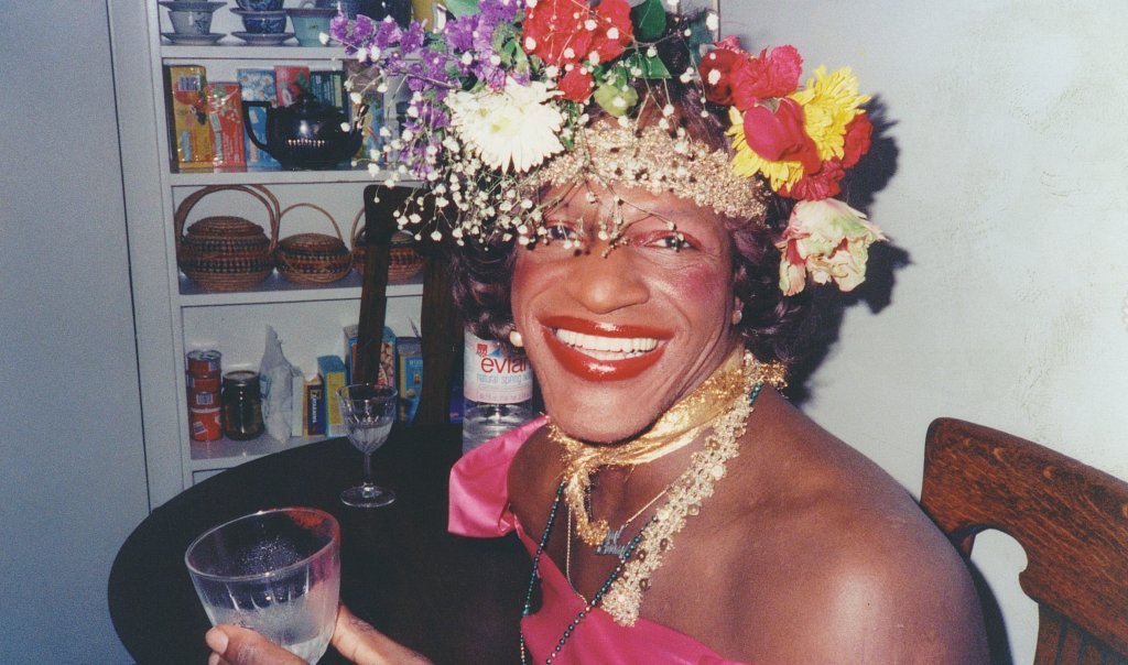 "The Death And Life Of Marsha P. Johnson" 
Докато броят на убити черни транссексуални жени се покачва, излиза документалният филм на Дейвид Франс за живота и смъртта на Марша Джонсън е важна част от ЛГБТИ историята. 