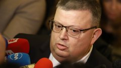 Управляващите поискаха официално оставката на Гешев