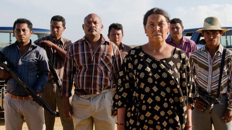 2. Birds of Passage (Pajaros de verano)
Номинираният за "Оскар" Чиро Гуера и неговата партньорка в живота и работата Кристина Галего показват една страна от историята на Колумбия, която никога досега не е достигала до останалата част от света. Филмът им разказва за това как местните хора от племето уаю са станали част от най-ранните проблеми на държавата с наркотиците.  Период, в който бедните местни се изкушават от възможността за забогатяване като се включват в търговията с марихуана, а това води до масово насилие в обществото. Филмът преплита талантливи и доказани актьори с автентично изглеждащи аматьори, за да разкаже за традициите на уаю и да покаже как престъпната дейност е заплашила мистичния им начин на живот.