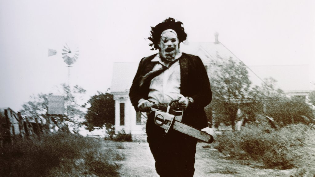 Томас Хюит, Leatherface 
“Тексаско клане” е един от достойните филми, които трябва да имат своето място сред най-добрите представители на хорър и трилър жанра, въпреки позорните си продължения и повторни адаптации, които трупат срам върху иначе един 