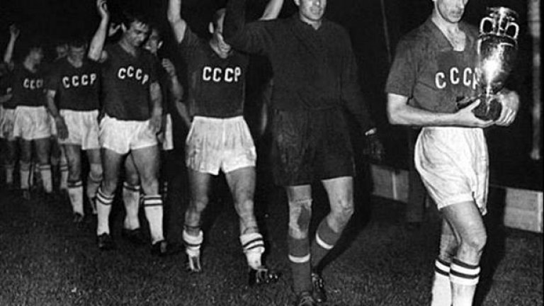 1960 г. - СССР печели в Париж и става първият европейски шампион. Виктор Понеделник вкарва гола на триумфа в продълженията.