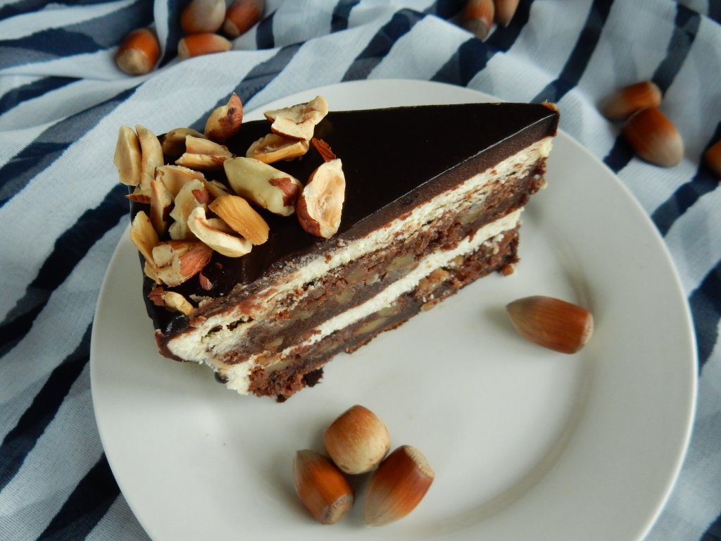 лешникова торта, рецепта за лешникова торта