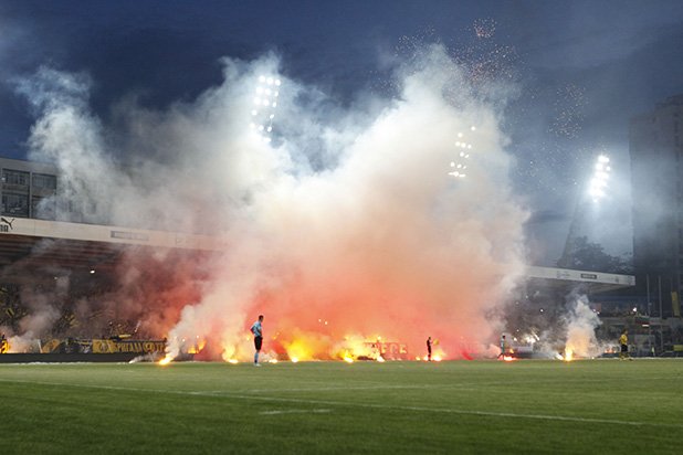 Феновете на "канарите" причинаха много щети на стадион "Лазур"