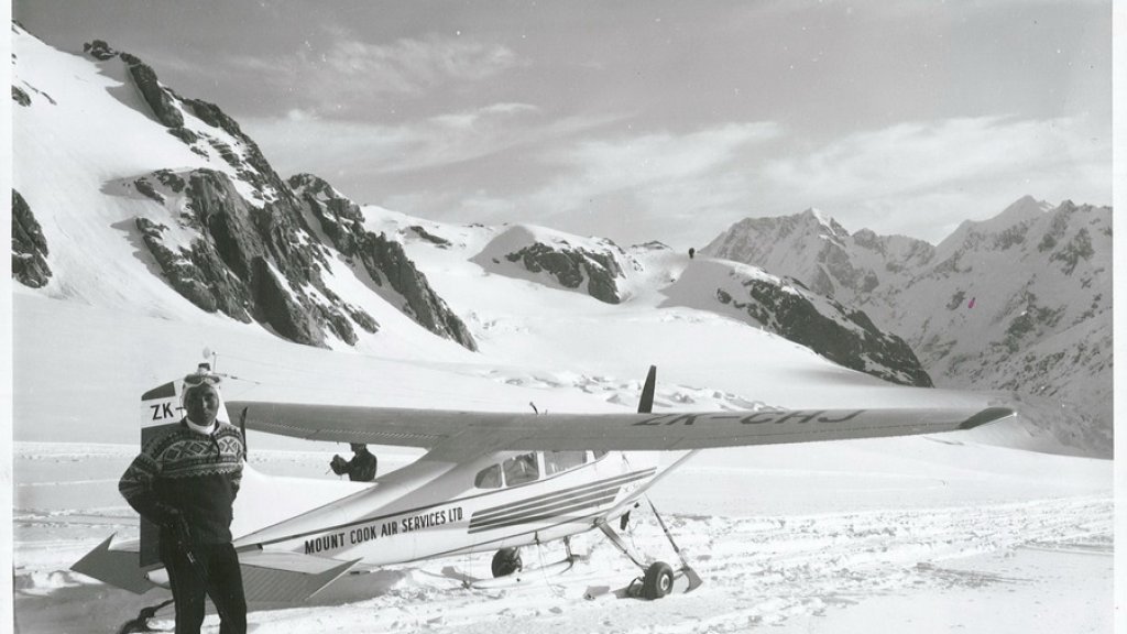 Yuichiro_Miura,_August_1966,_Tasman_Glacier,_Mt._Cook