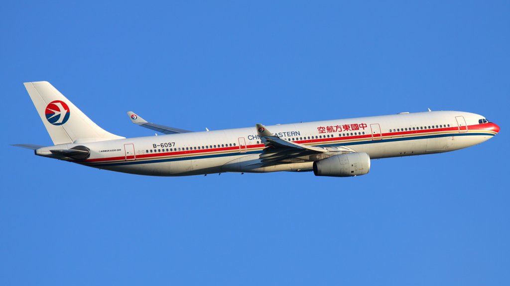 China_Eastern_Airlines_A330-300_B-6097_SVO_2011-6-17