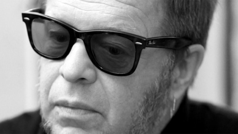 Борис Гребенщиков има едно парче, което се казва „Партизани на пълната луна". Там се разказва за едни хора, които искат да живеят в мир и любов, а не напрегнато и агресивно. Ако имах възможност да заснема превръщането на руските войници от паметника на Съветската армия в Роналд Макдоналд, Супермен, Робин и Дядо Коледа, сигурно щях да направя клип, който да озвуча точно с тази песен.