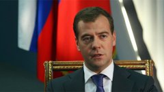Руският президент Дмитрий Медведев даде ясна подкрепа за един от кандидатите на изборите в Южна Осетия - Анатолий Бибилов, министър на извънредните ситуации, възпитаник на руското училище за въздушно-десантни войски в Рязан