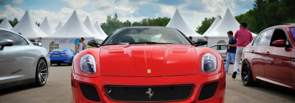 ferrari-599-gto-vs-nissan-juke-r-vs-bmw-x6m-640x360