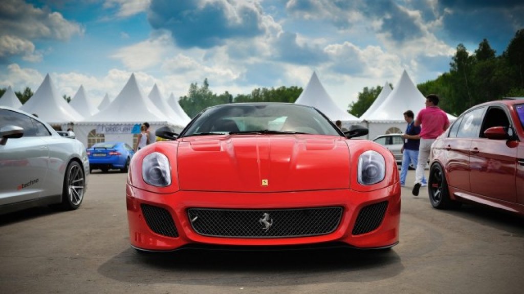 ferrari-599-gto-vs-nissan-juke-r-vs-bmw-x6m-640x360