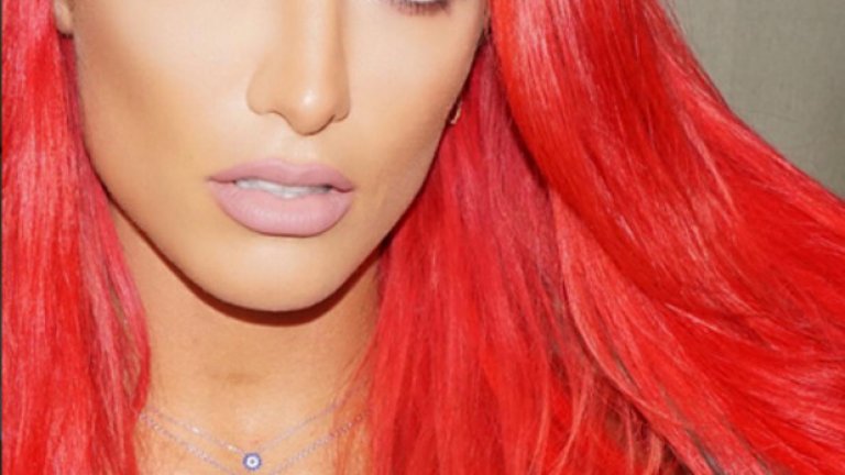 Огненото момиче на кеча