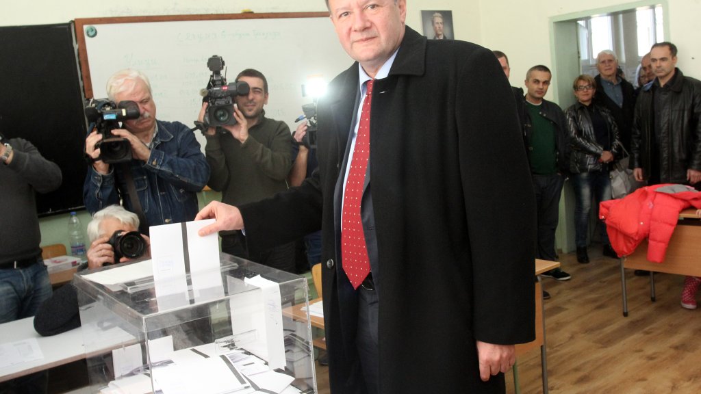 михаил миков