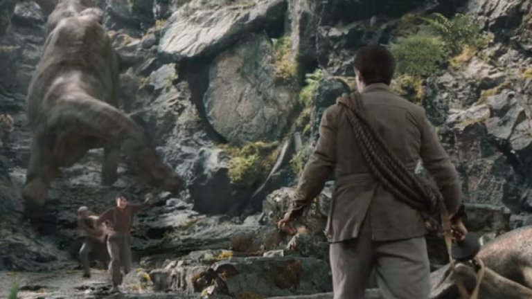 Гоненицата с динозаври в „Кинг Конг”

Филмът, взел „Оскар” за визуални ефекти през 2006 г., съдържа една от най-фалшивите сцени с компютърна анимация. Става въпрос за епизода, в който основните персонажи вече се намират на тайнствения остров и биват подгонени от динозаврите, а героят на Джак Блек тича покрай краката им. 
 
Компютърно генерираните динозаври изглеждат твърде нереалистично в комбинация с реалните актьори, а цялата околна среда е отчайващо двуизмерна и стерилна. Щом динозаврите започват да избиват част от безименните персонажи, ситуацията се влошава още повече и те се превръщат в мъгливи петна, изчезващи под краката на зверовете. За триизмерна атракция в увеселителен парк би било приемливо, но не и за блокбъстър с $200 млн. бюджет.
