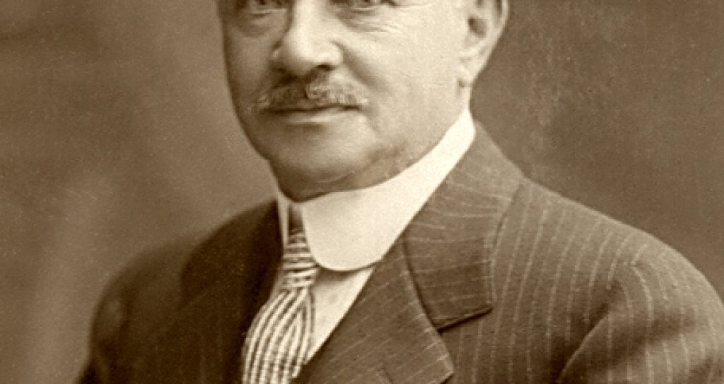Milton_S._Hershey,_1910