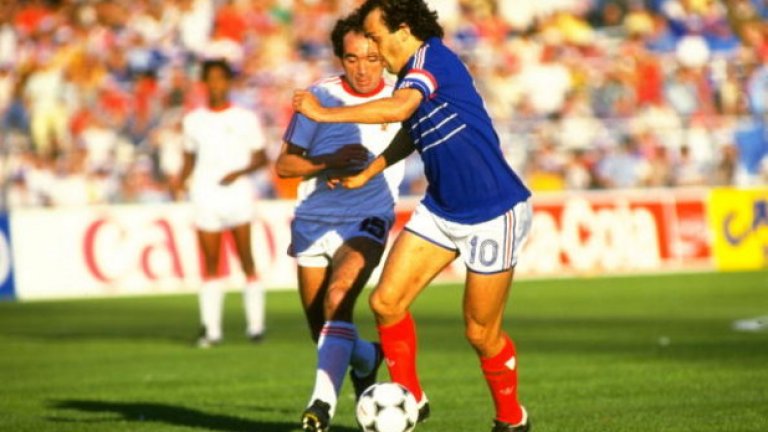 Франция 3-2 Португалия (23 юни 1984 г.)
Един от най-драматичните сблъсъци между двата тима. Магическият Мишел Платини вкара в 119 мин. и прати Франция на финал на Европейското.
