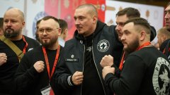 Те бият неудобните, тормозят ЛГБТ общността и принуждават мигранти да влизат в армията