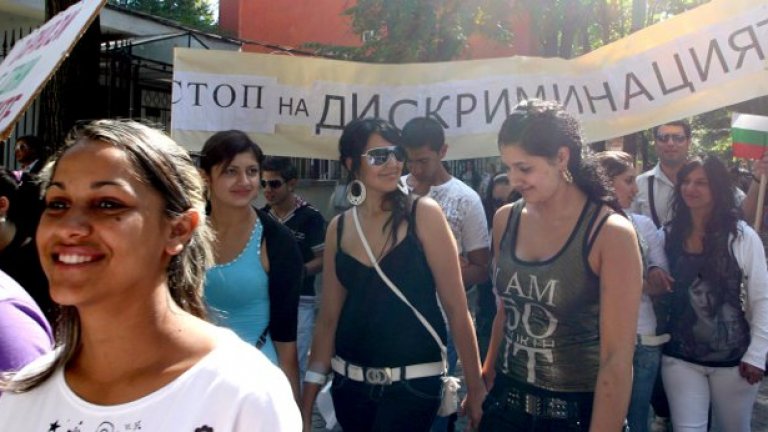 Работя в столичен ежедневник и на международно мероприятие за български журналисти, американка с изрядна делова прическа и менторски тон ни обяснява защо не трябва да пишем "цигани", а "роми"