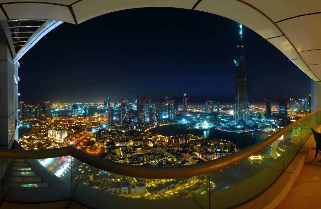 burj dubai at night