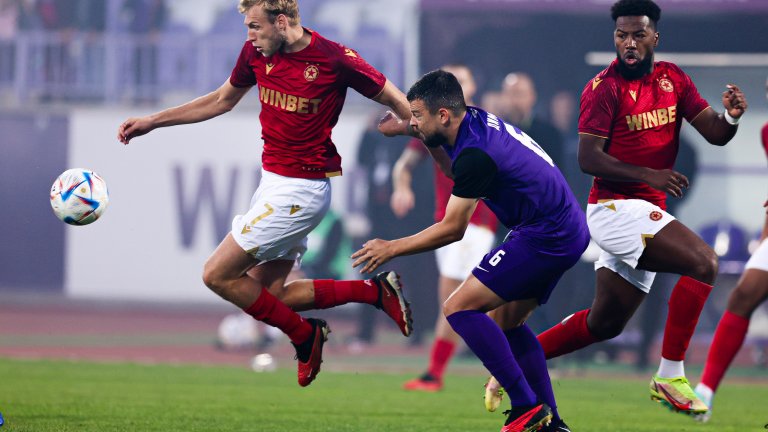 ЦСКА се изравни с лидера след отменена дузпа и отменен гол на Етър