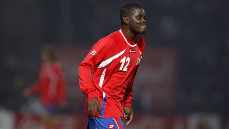 Арсенал притежава Джоуъл Кембъл от три години и постоянно го дава под наем