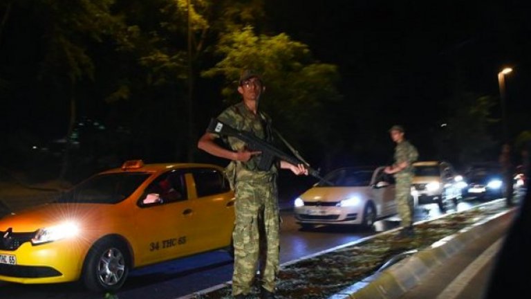 България върна 7 бегълци-"гюленисти" на Турция