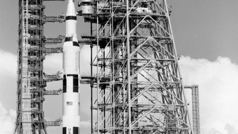 1 юли. Скелето (MSS) се насочва към Saturn V на площадка 39А