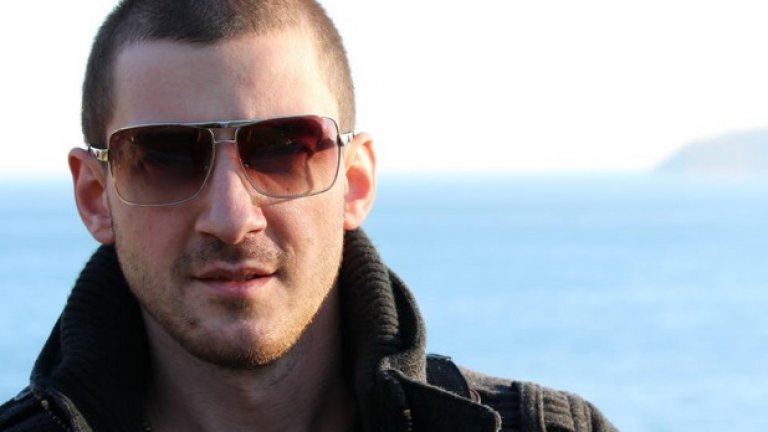 „Според нас това, което близо 20 години се наблюдава като тенденция всички да чакат на държавата, не е много правилно и сме на мнение, че точно краудфъндинг и краудсорсинг моделът има доста добро бъдеще в едно такова статукво”, казва Александър Топалов