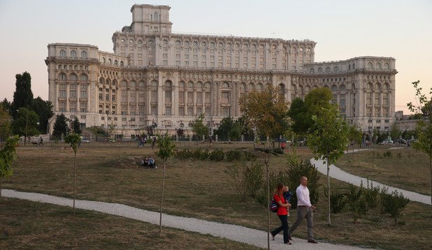 Построеният тогава Народен дворец днес е най-голямата парламентарна сграда в света.