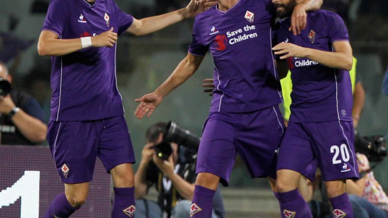 18. Фиорентина
„Виолетовите“ ги чака нова ера с Пауло Соуса. Повртугалският специалист ще наложи атакуващ стил, който се прояви още в предсезонната подготовка – при загубата с 2:4 от ПСЖ и победата с 2:1 над Барселона. Марио Суарес бе покупката на лятото, а фантазията в отбора отново ще идва от Джузепе Роси, който отбеляза 16 гола в 21 мача през миналия сезон.
Прогноза: 7 място