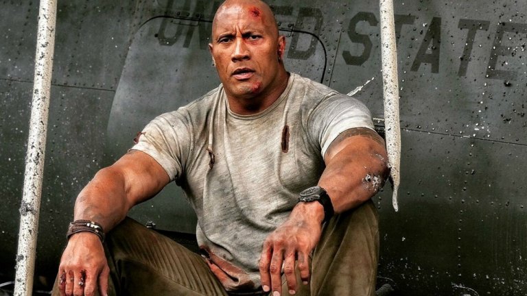 Rampage: Унищожителите
Един от най-актуалните актьори в Холивуд Дуейн Джонсън е главното действащо лице в новия филм Rampage, базиран на едноименната хитова поредица на Midway от 80-те години, която царуваше в аркадните зали. В играта три чудовища всяват ужас и разруха из Съединените щати, като началото е в тихото градче Пеория, щата Илинойс, а в хода на 128 дни играчите трябва да проследят това унищожително пътуване през цялата страна. Геймплеят е доста простичък: блъскате бясно бутона, докато всичко на екрана се превърне в руини.
Във филма Скалата е в ролята на учения Дейвис Окойе, който се грижи за горила албинос. Нещата обаче се объркват, когато въпросният примат става част от експеримент и се превръща в огромно чудовище. Оттук насетне между горилата и бедствието в големия град стои само нейният доскорошен пазител. Rampage е филм на Warner Bros., а киностудиото всъщност притежава правата върху поредицата, тъй като през 2009 г. закупи Midway за 33 млн. долара. Последната игра от серията е Rampage: Total Destruction, която излезе за Nintendo Wii през 2006 г.
Филмът ще бъде по кината от 13 април 2018 г.