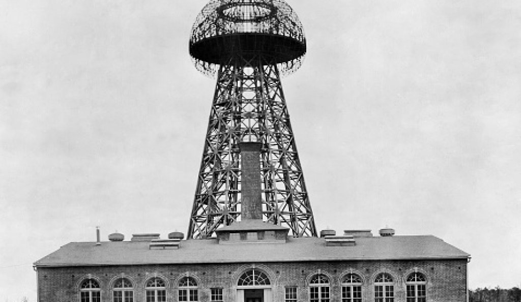 „Ако омразата ни можеше да се преобразува в електричество, то би осветило целия свят.