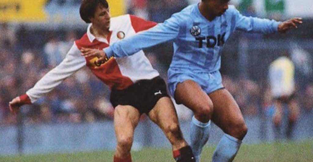 Кройф с екипа на Фейенорд. Другият на снимката е Франк Рийкард.