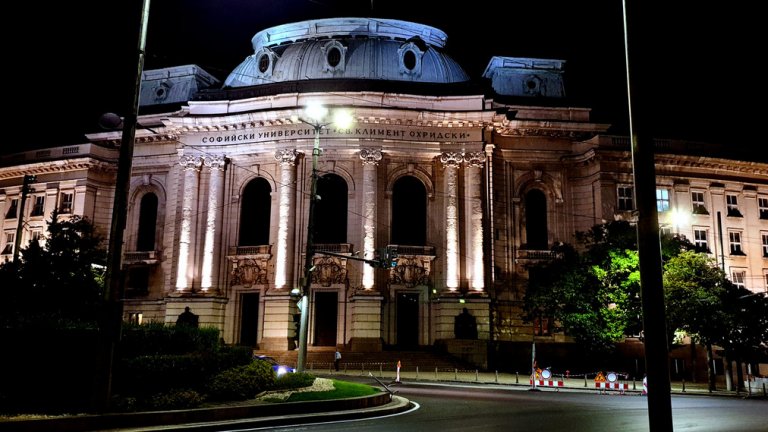 Критиката боли, но реакцията е проява на рефлекс за самосъхранение. По-страшното ще е, когато и последният гневен млад човек затвори вратата зад себе си.