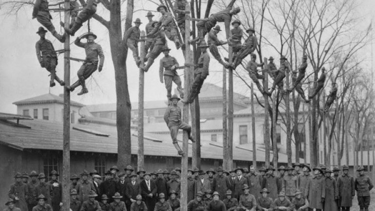 Групова снимка на електротехници, 1918 година