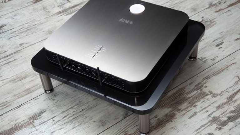 System One е станала доста по-бавно, отколкото е очаквал, но той е щастлив от отделеното по нея време. „Като започвах, знаех само едно със сигурност – че не ми се прави нещо посредствено”, казва той