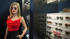 Тя е модел на Sunglass Hut от 2012 година